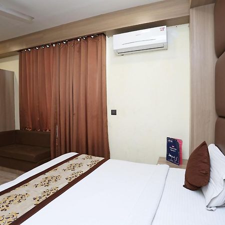 Capital O 5663 Gs Inn Chinhat Exterior foto