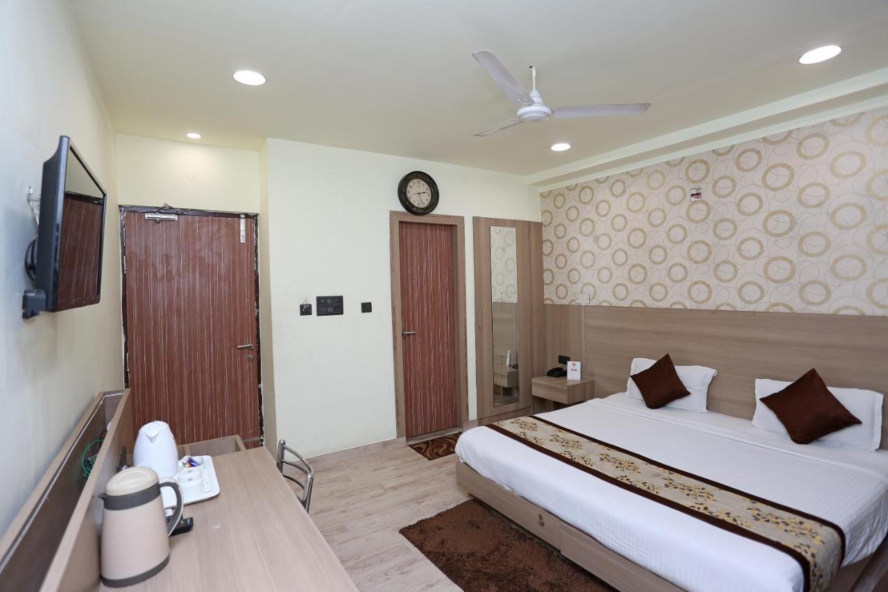 Capital O 5663 Gs Inn Chinhat Exterior foto