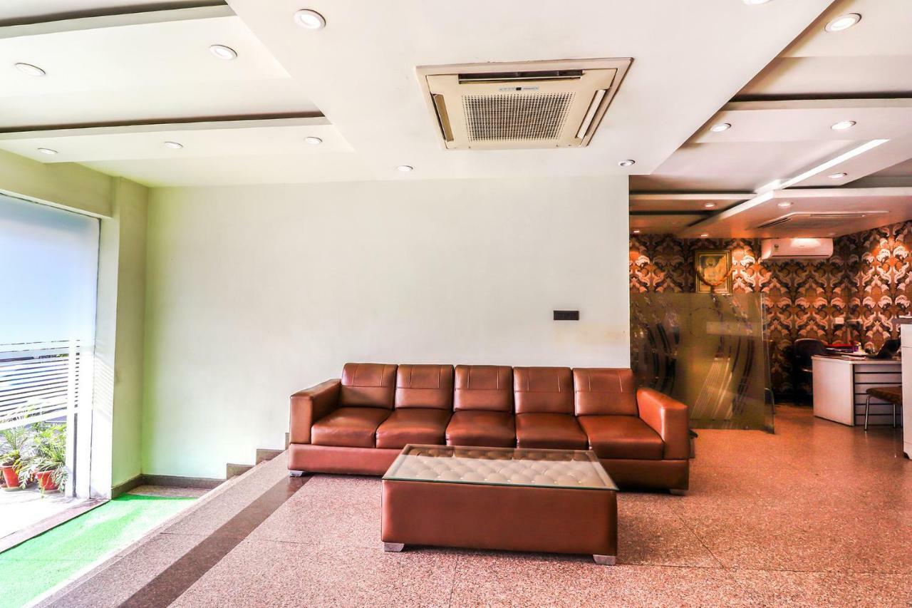 Capital O 5663 Gs Inn Chinhat Exterior foto